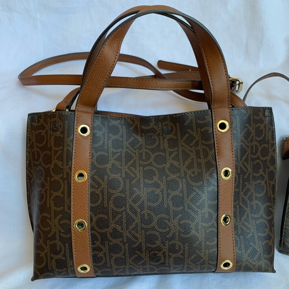 Calvin Klein Signature Tote With Pouch